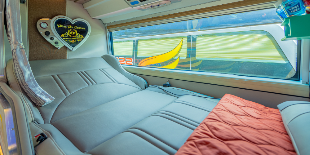 Nội thất xe Limousine giường nằm, Limousine giường nằm nội thất, Khoang xe Limousine giường nằm, Thiết kế nội thất Limousine giường nằm, Limousine giường nằm VIP nội thất, Limousine sleeper interior