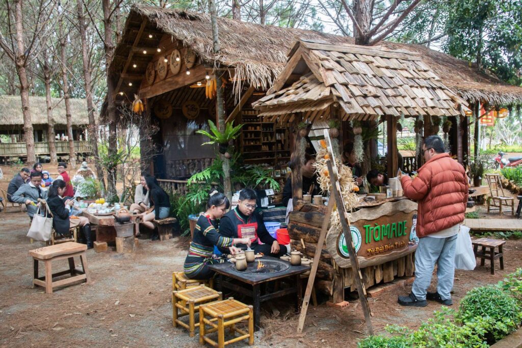 Chợ Phiên Măng Đen