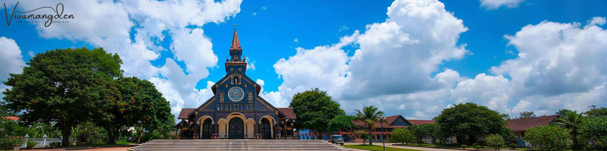 Nhà thờ Gỗ Kon Tum ban đêm