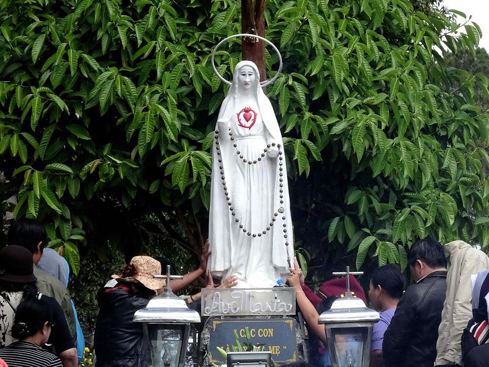 Tượng Đức Mẹ Măng Đen Tượng Đức Mẹ Măng Đen