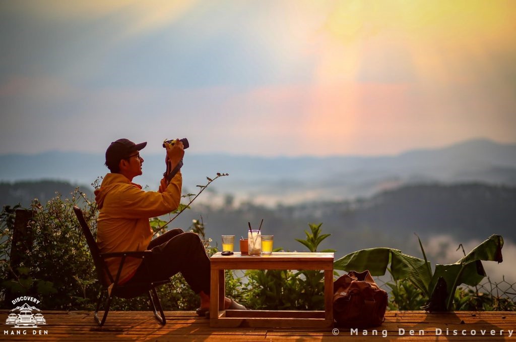 Quán cà phê view mây Măng Đen